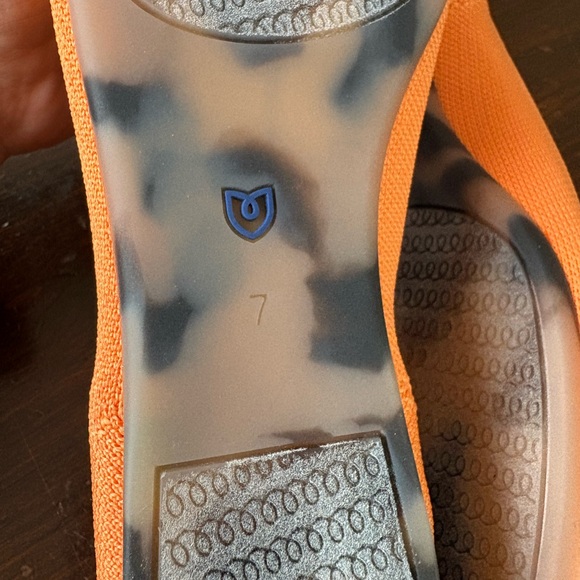 Rothy’s - The Point in Tangerine size 7 New in Box - Picture 3 of 4
